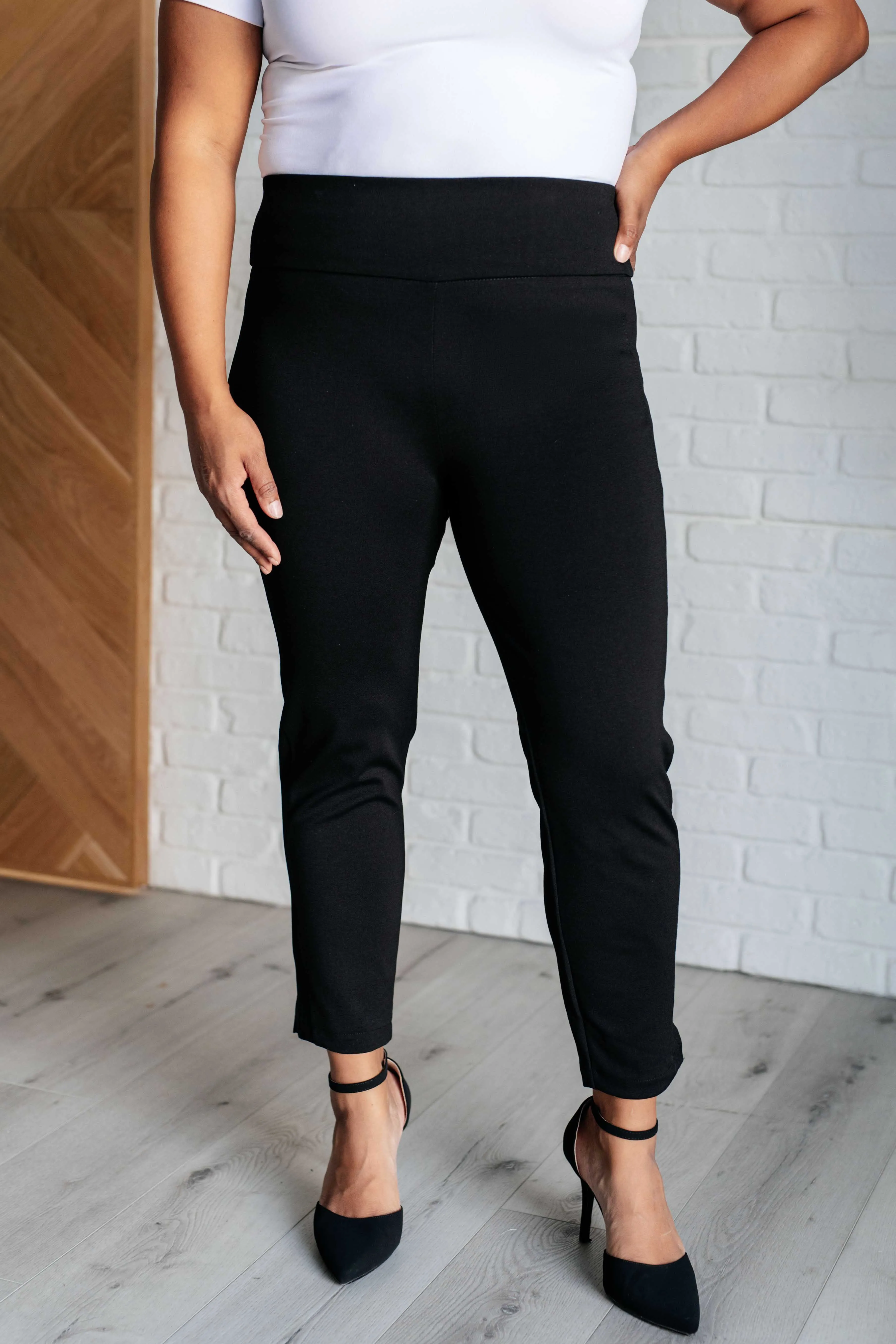 Magic Ankle Crop Skinny Pants in Black