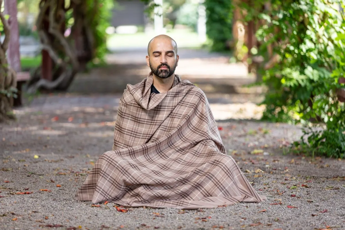 Meditation Shawl / Meditation Blanket / Prayer Shawl for Men Women (Strength)