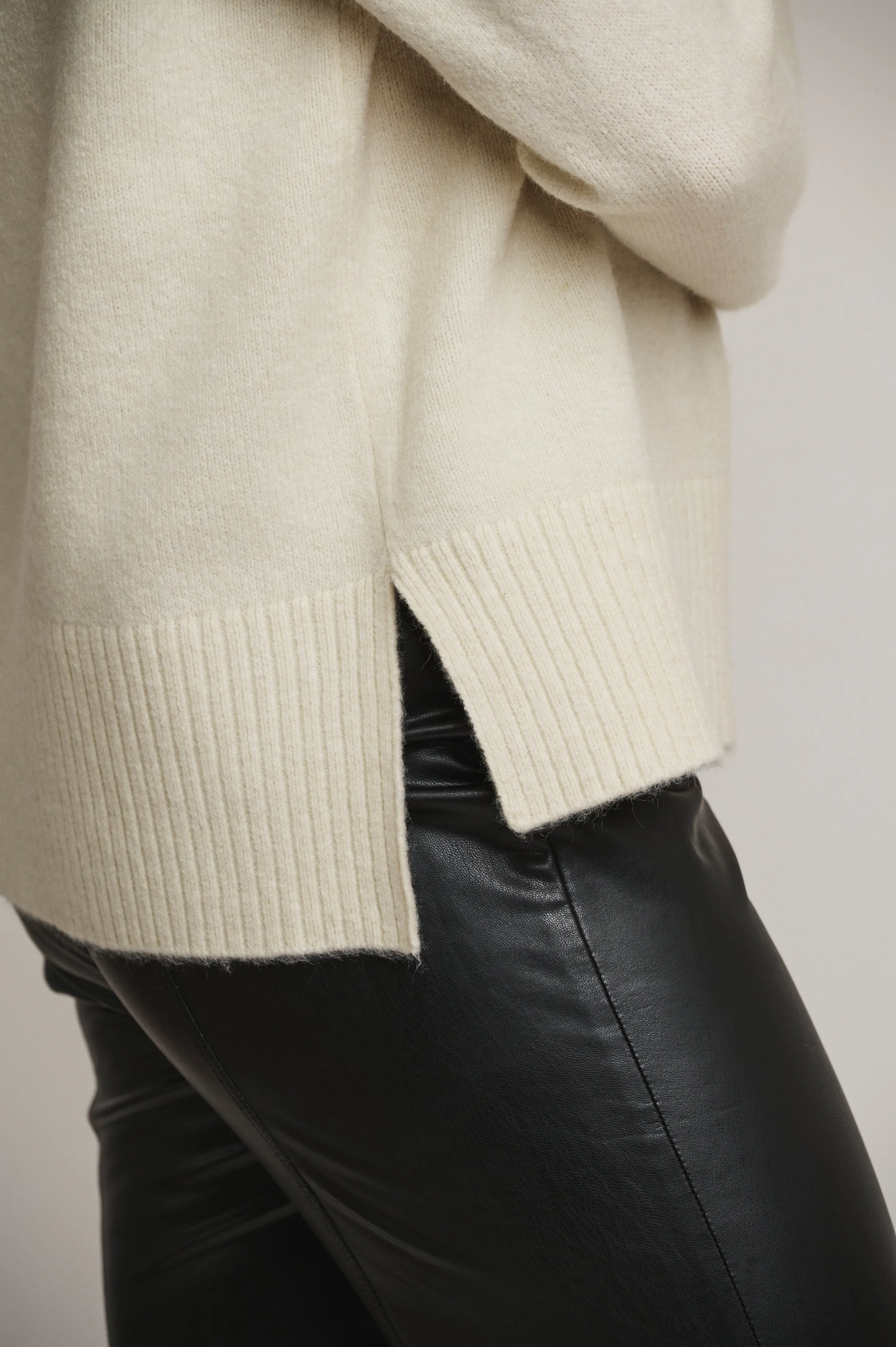 RINO & PELLE NANKE TURTLENECK SWEATER BIRCH